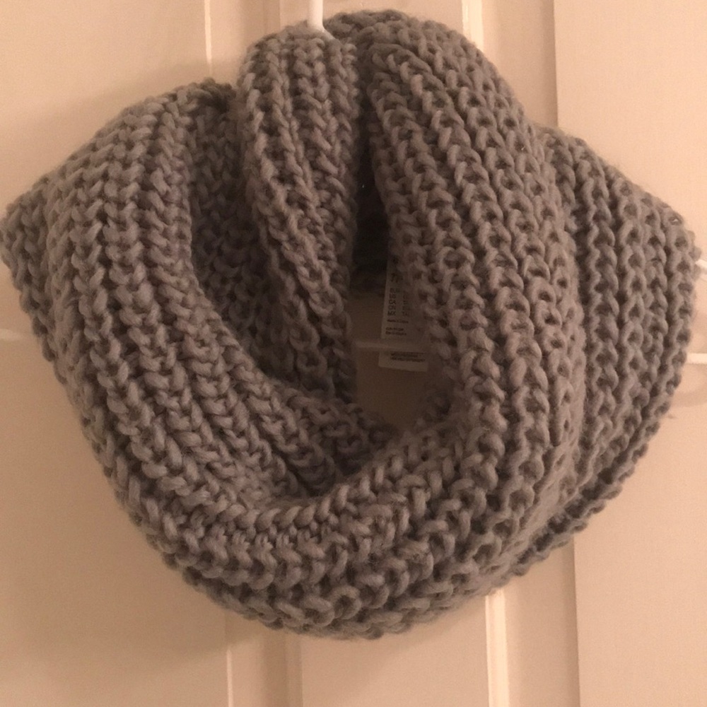 H&M gray infinity scarf